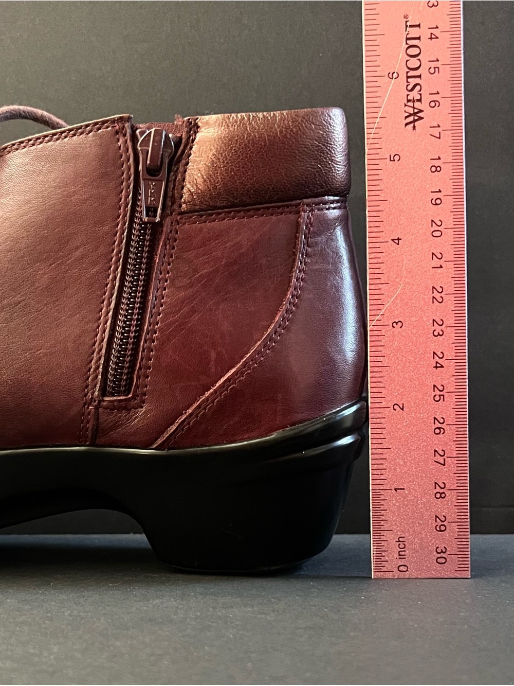 Women’s Aravon Burgundy Leather Ankle Boot w/ Laces & Side Zipper- Size 9.5